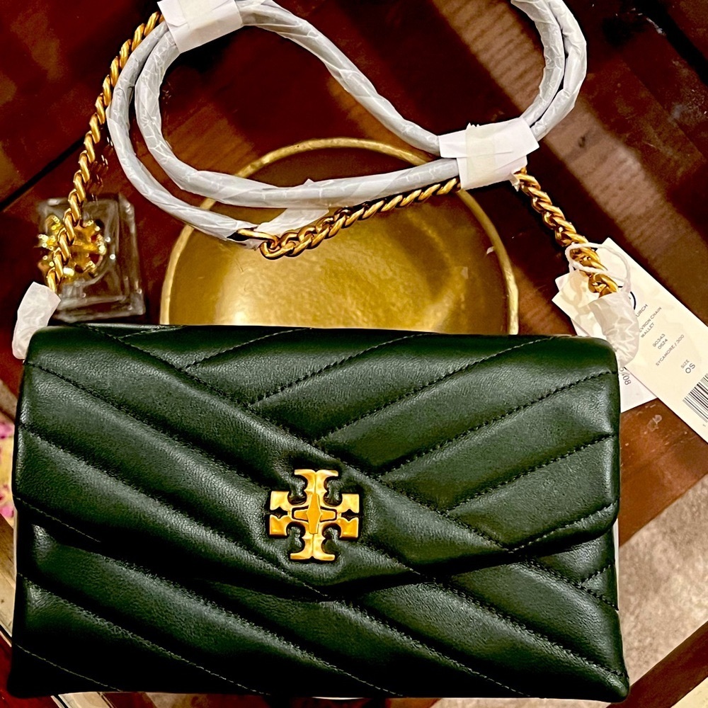 KIRA CHEVRON CHAIN WALLET new with tag